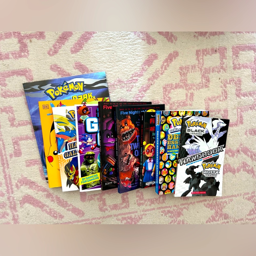 ⭐️3 for $15-Set of 9 Books